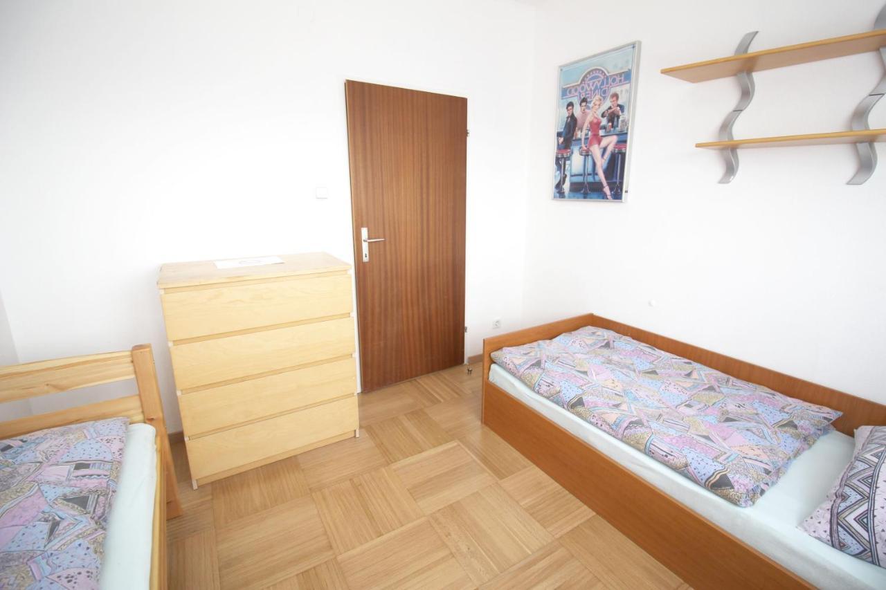 Geraeumige Ferienwohnung Im Zentrum Санкт-Пёльтен Экстерьер фото